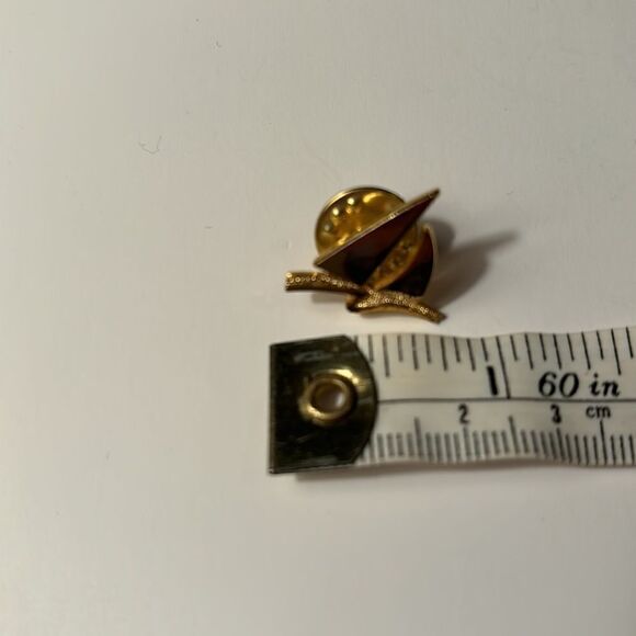 Vintage gold tone sailboat pin with wave - Picture 4 of 4